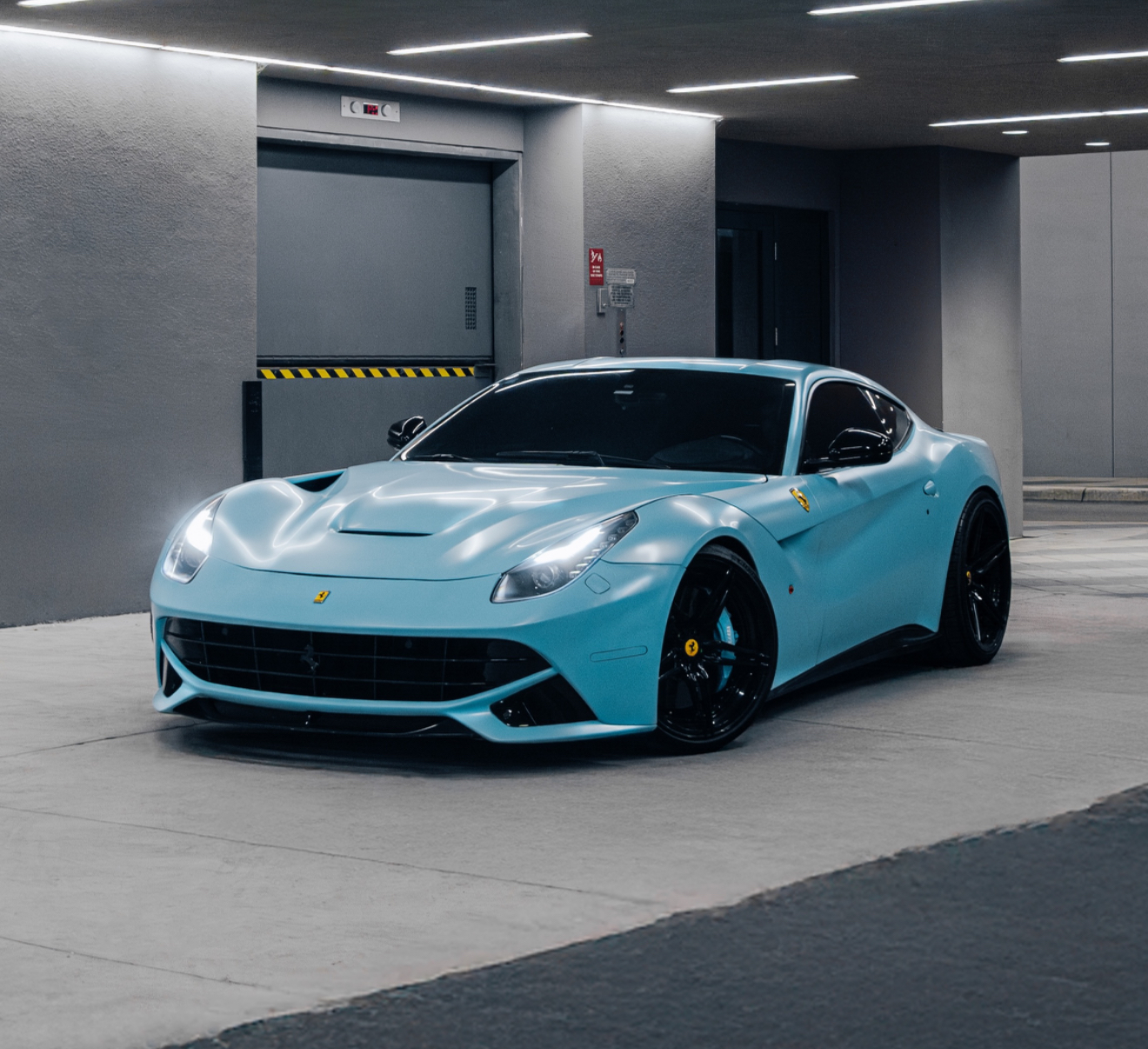 Ferrari F12 Berlinetta - Light Blue on Red & Black