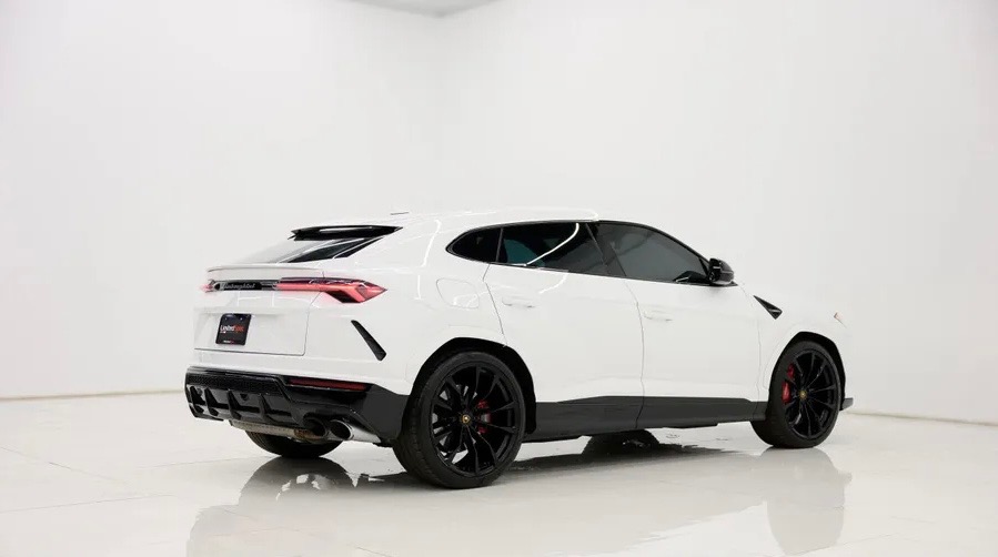 Lamborghini Urus - White on Red & Black