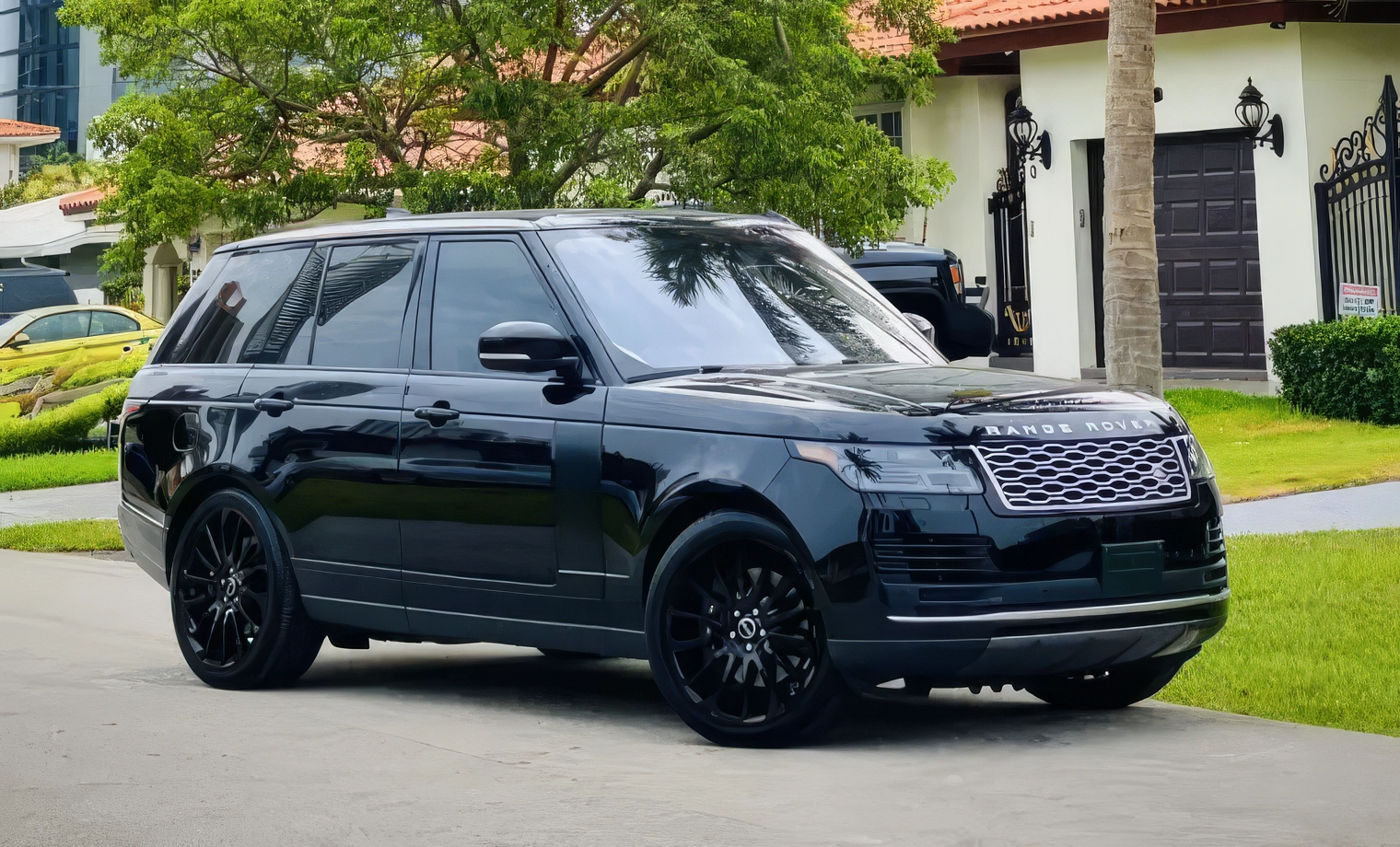 Range Rover Sport – Santorini Black Metallic on Ebony & Ivory