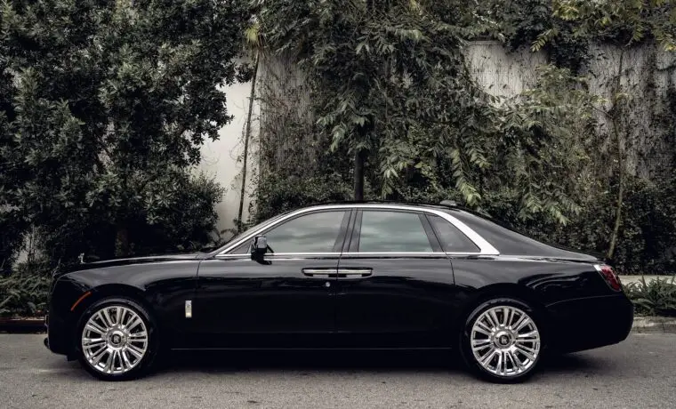 Rolls-Royce Ghost Series II – Black on Red