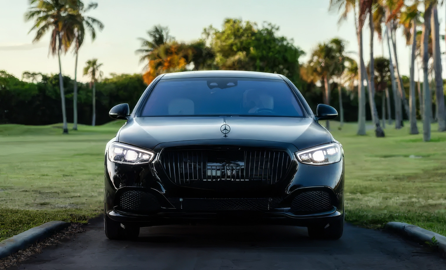 Maybach S580 – Obsidian Black Metallic on Crystal White