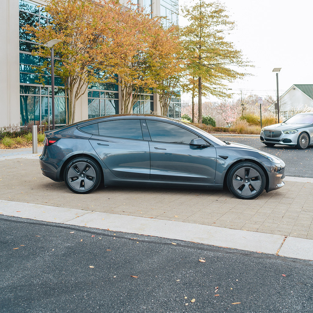 Tesla Model 3 Long Range - Gray on Black