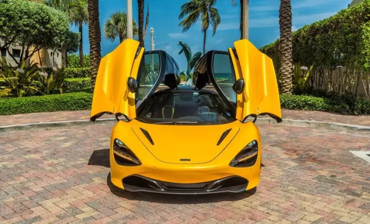 McLaren 720S — Yellow on Black