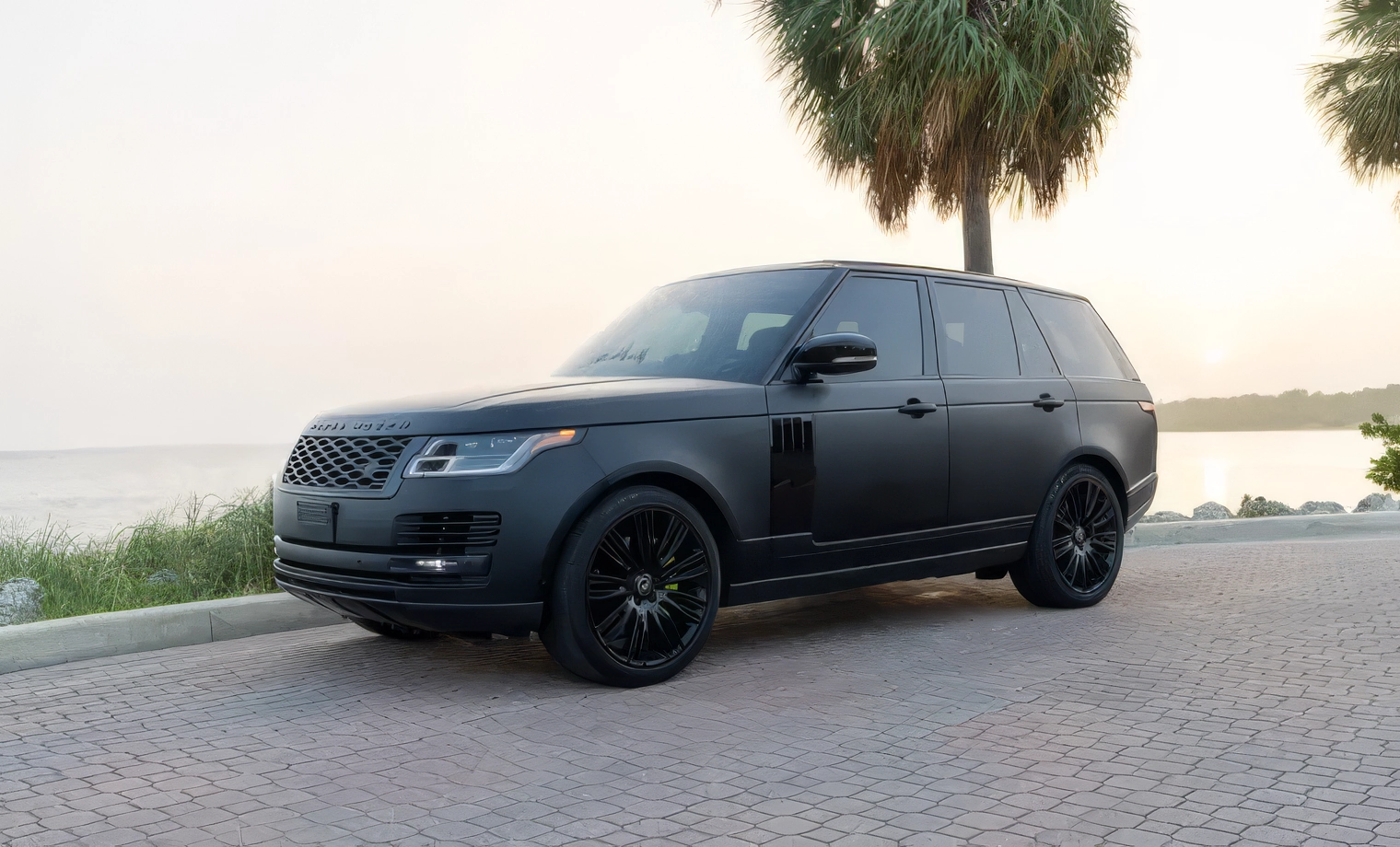 Range Rover Sport – Narvik Black on Ebony