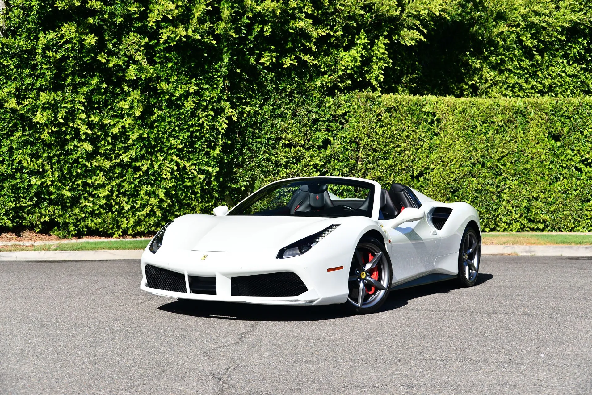 Ferrari 488 Spider - Bianco Avus (Gloss White) on Black