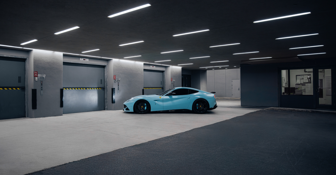 Ferrari F12 Berlinetta - Light Blue on Red & Black
