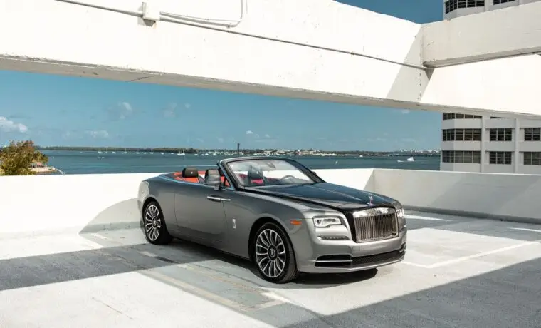 Rolls-Royce Dawn – Gray on Black and Red