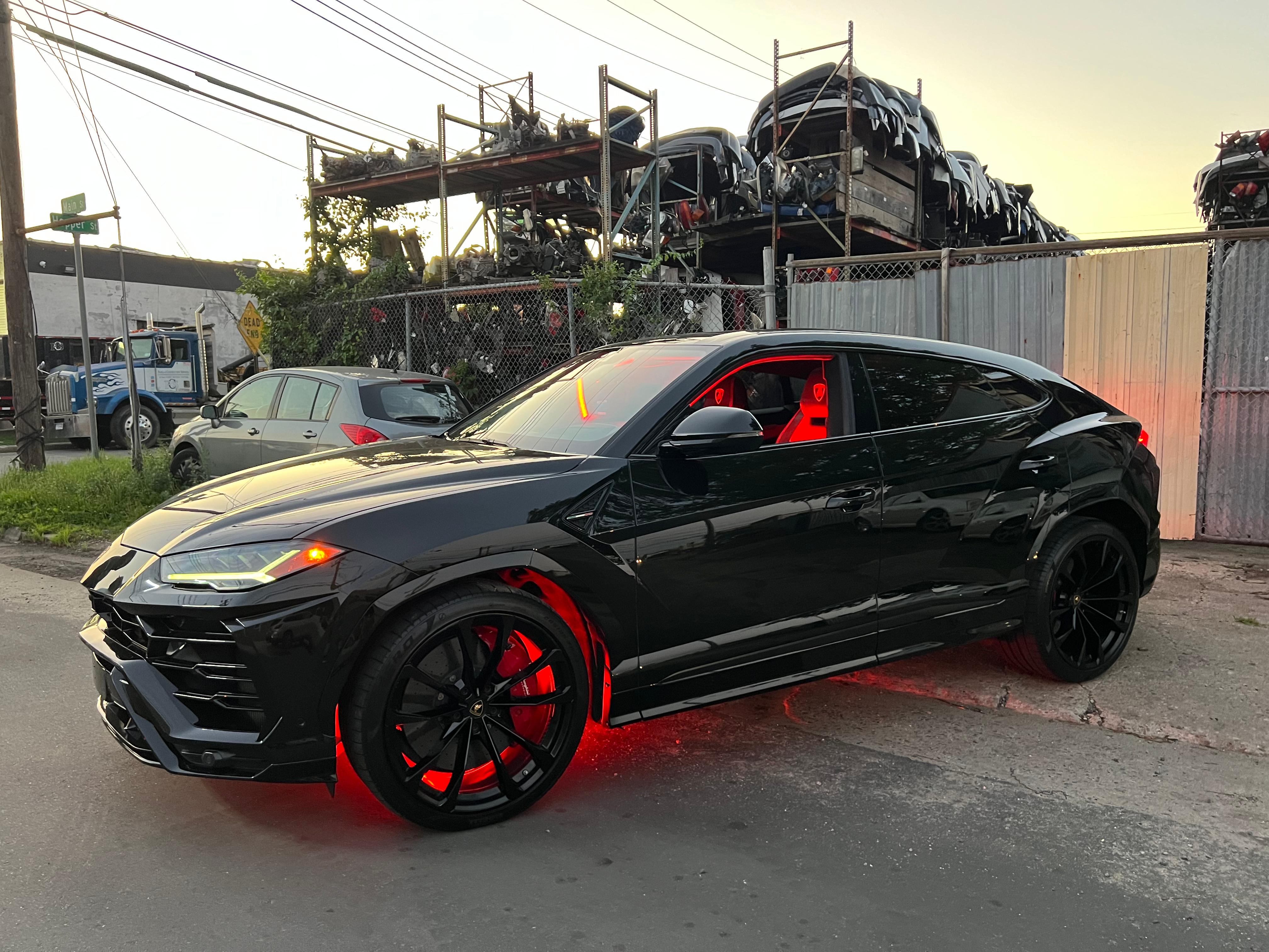 Lamborghini Urus - Black