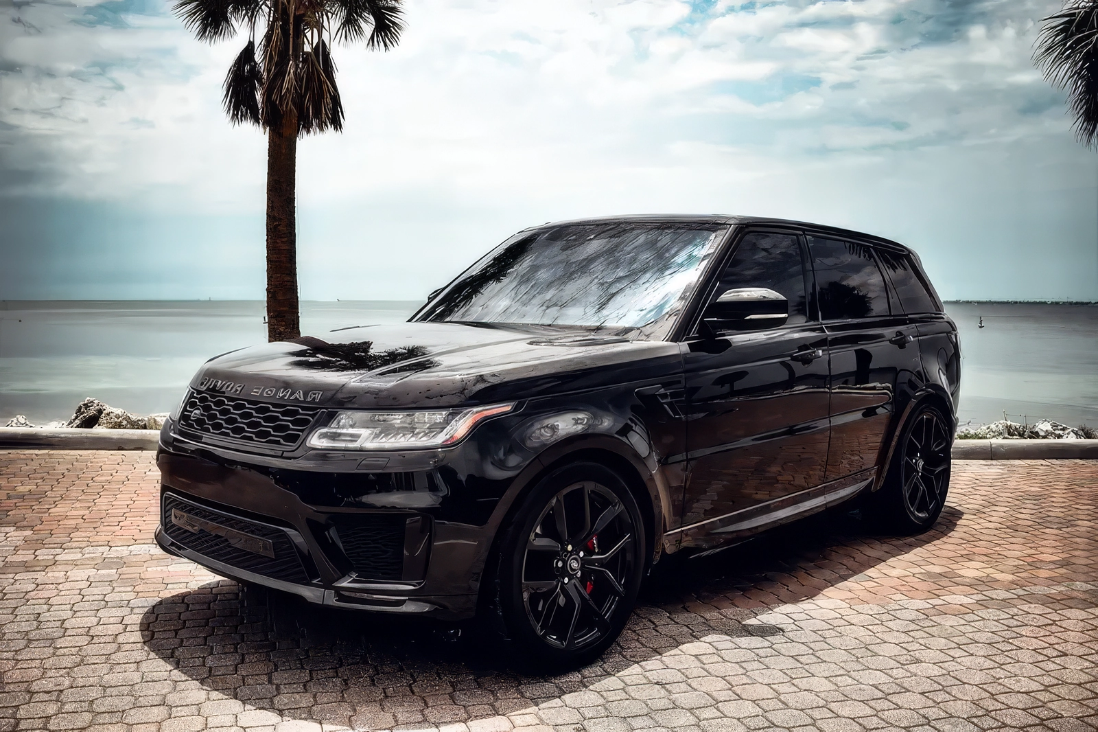 Range Rover Sport – Santorini Black Metallic on Ebony