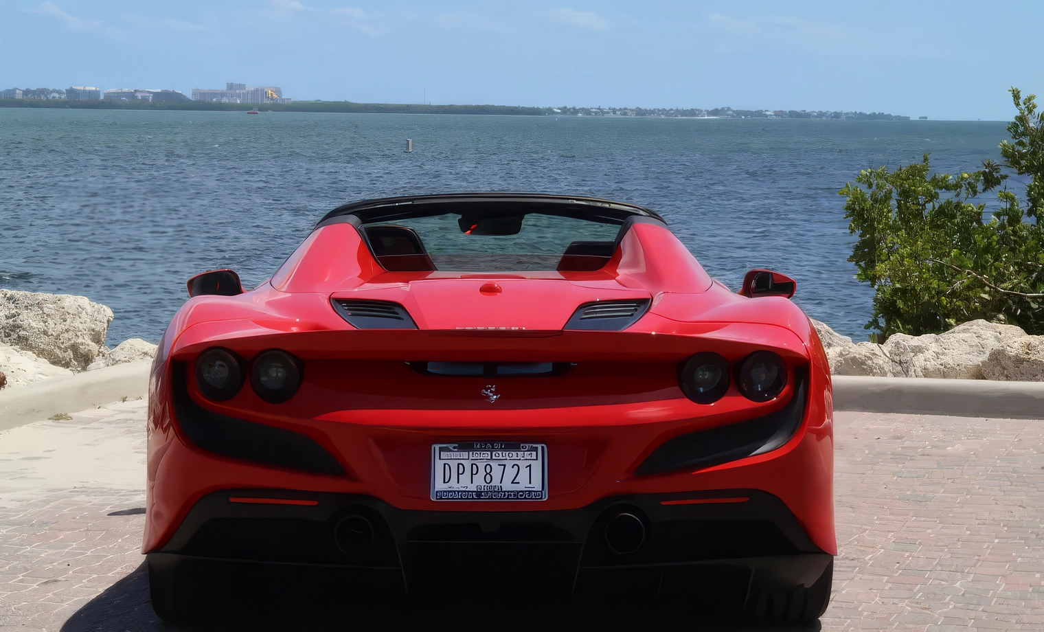 Ferrari F8 Spider — Rossa Corsa on Nero (Ferrari Red on Black)