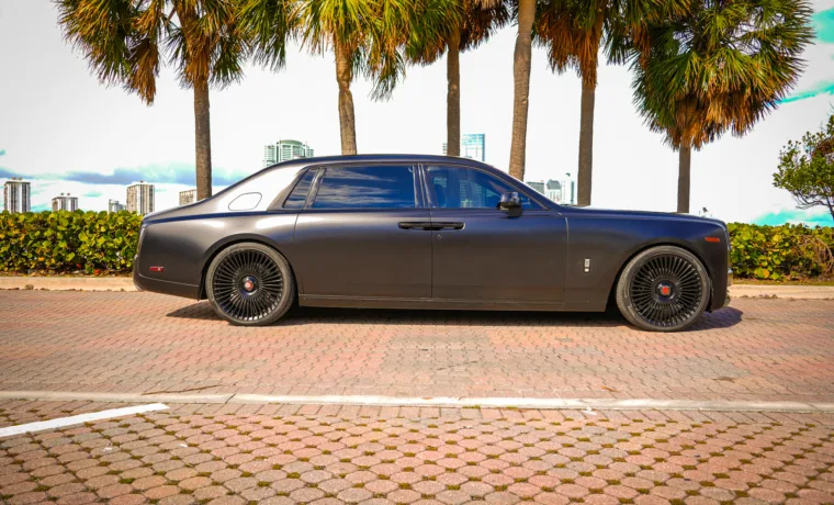 Rolls-Royce Phantom - Black on Peanut Butter