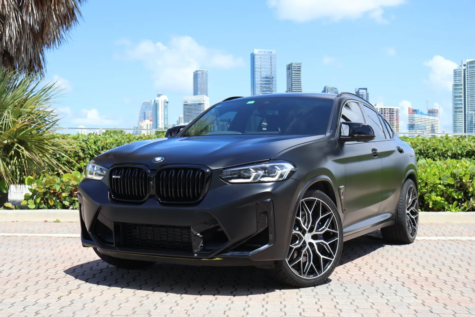 BMW X4 M – Black on Black