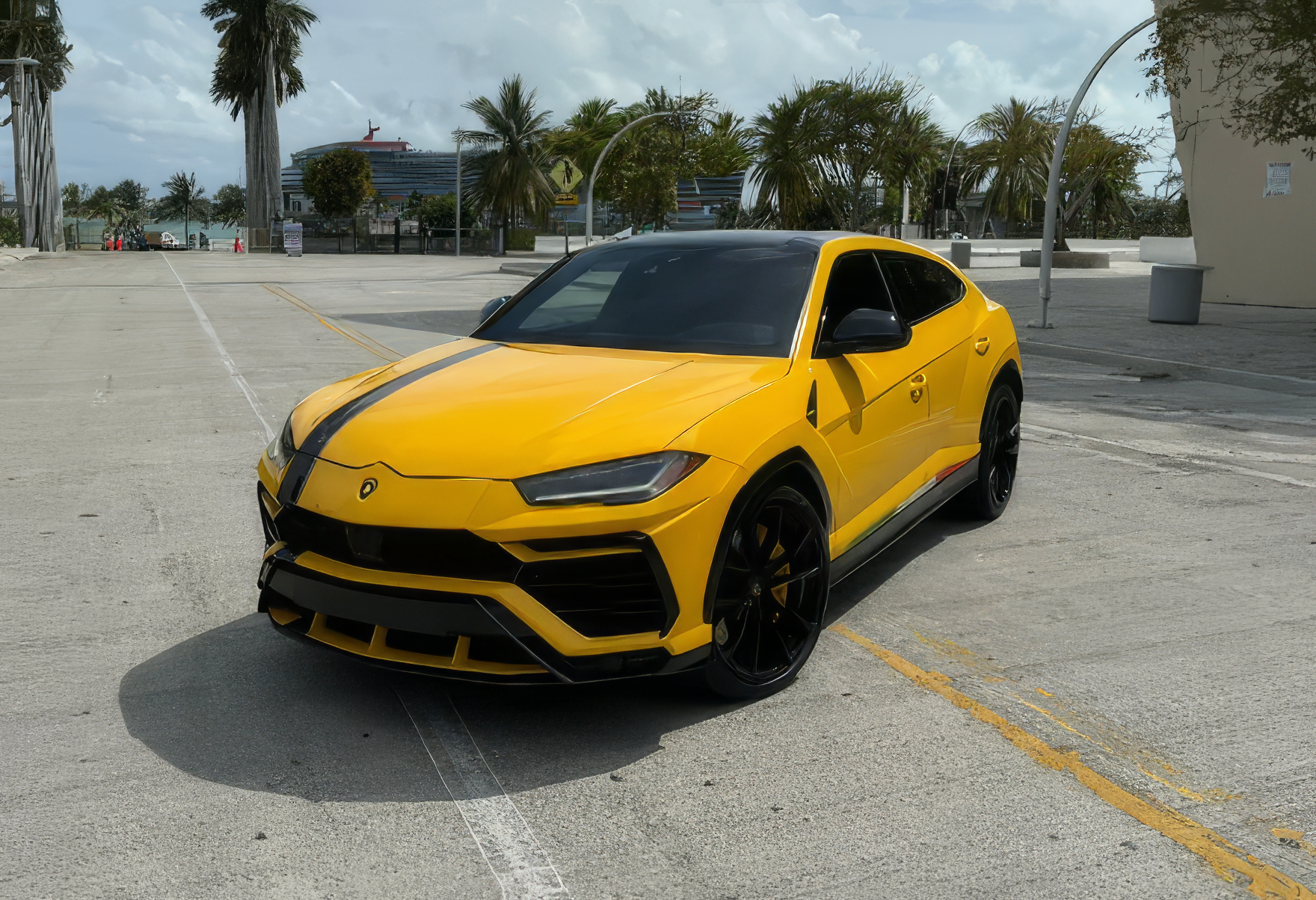 Lamborghini Urus – Giallo Auge on Nero (High-Chroma Lamborghini Yellow on Black)