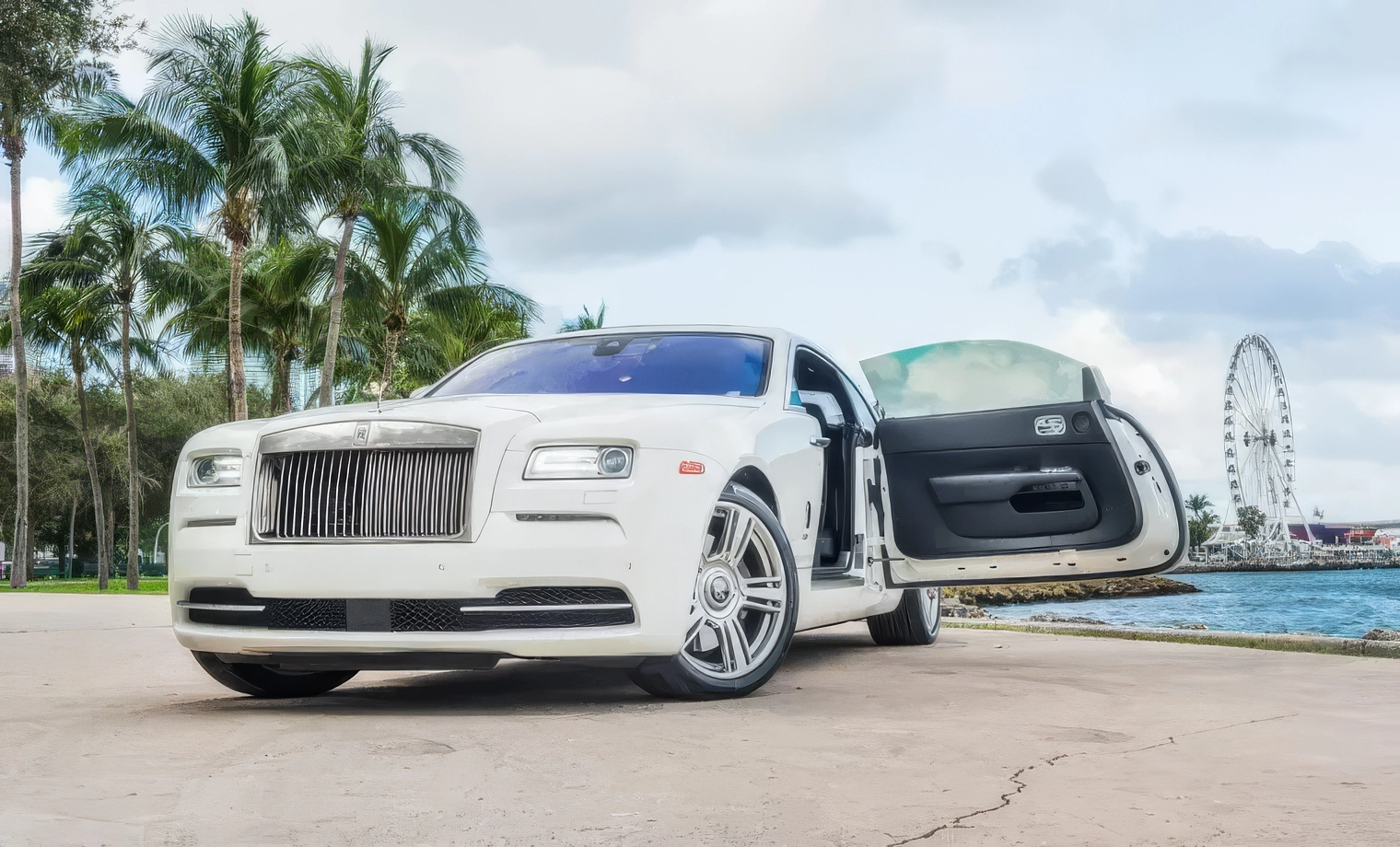 Rolls-Royce Wraith – Arctic White on Black