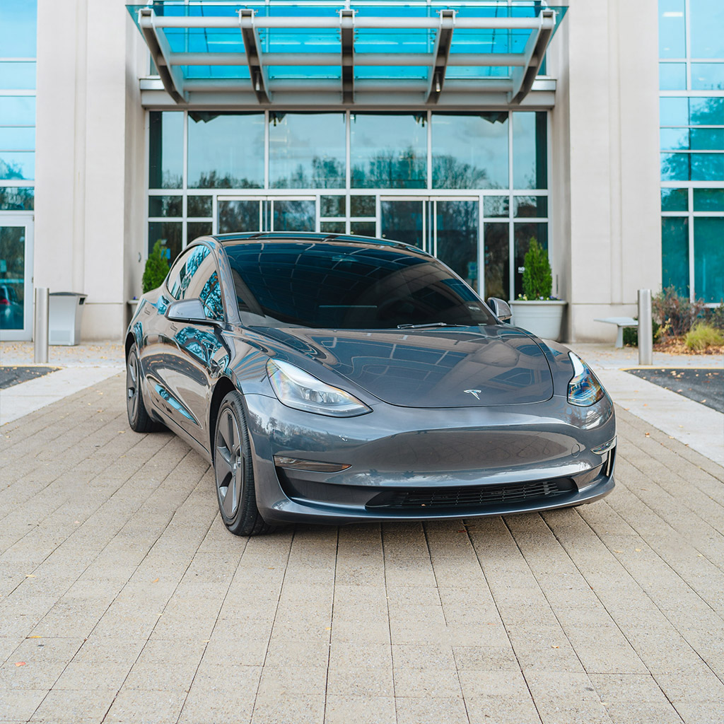 Tesla Model 3 Long Range - Gray on Black