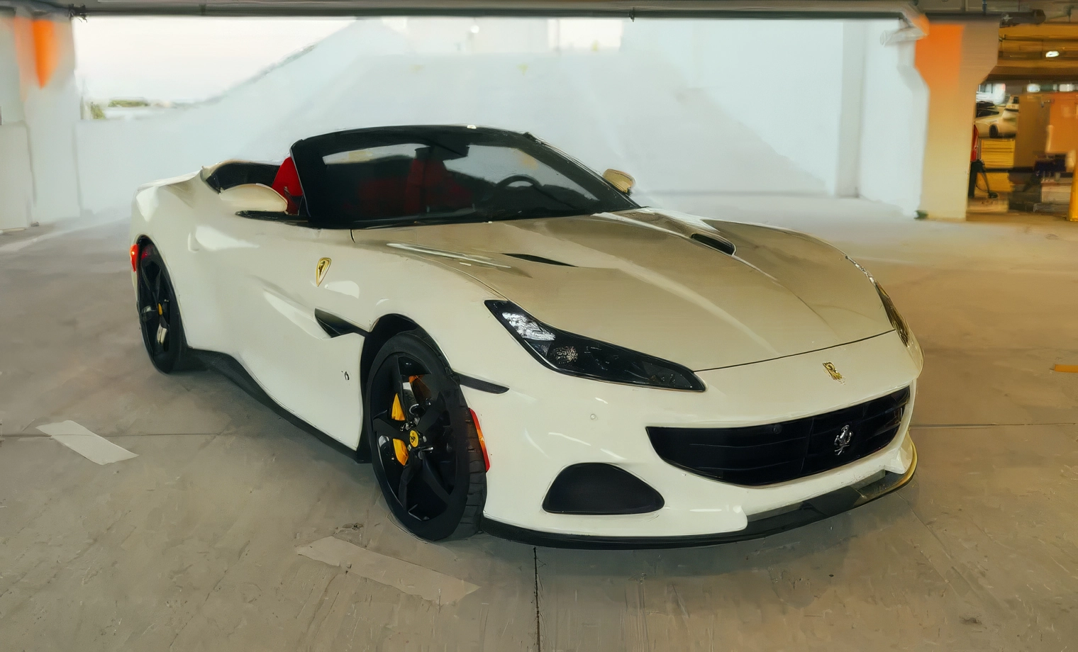 Ferrari Portofino M – Bianco Avus on Rosso (Solid White on Red)