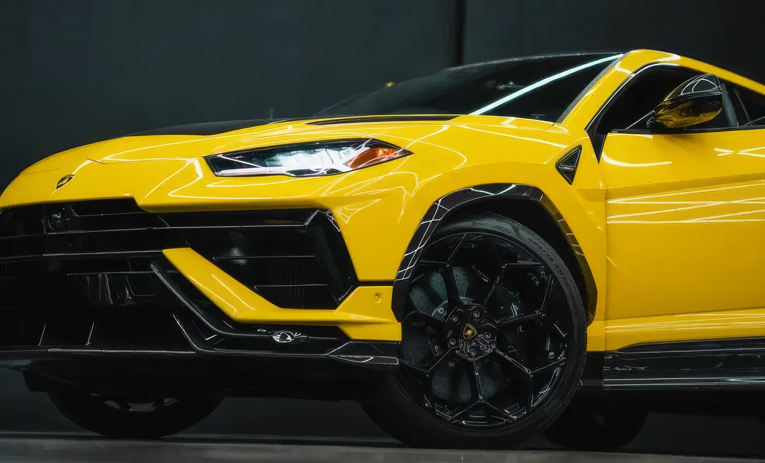 Lamborghini Urus Performante – Giallo Auge on Nero (Solid Yellow on Black)