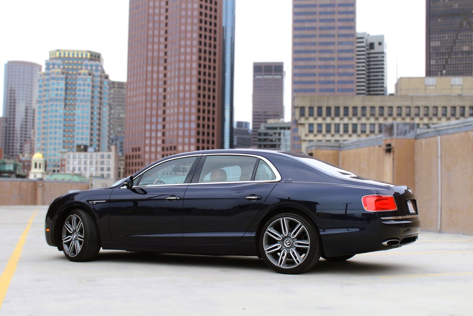 Bentley Flying Spur - Dark Sapphire on Camel & Imperial Blue