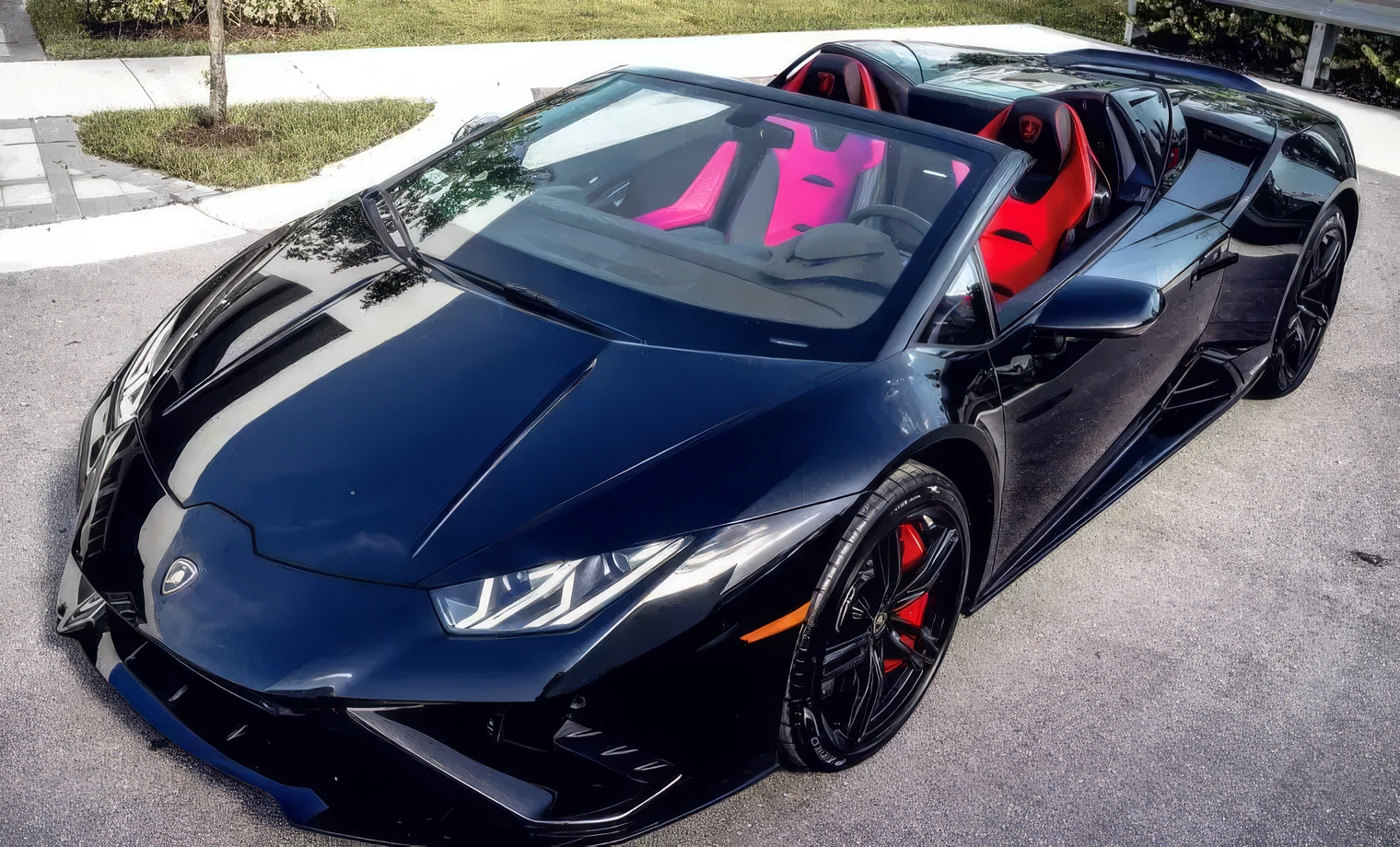 Lamborghini Huracan EVO Spyder – Nero Noctis on Rosso (Gloss Black on Red)