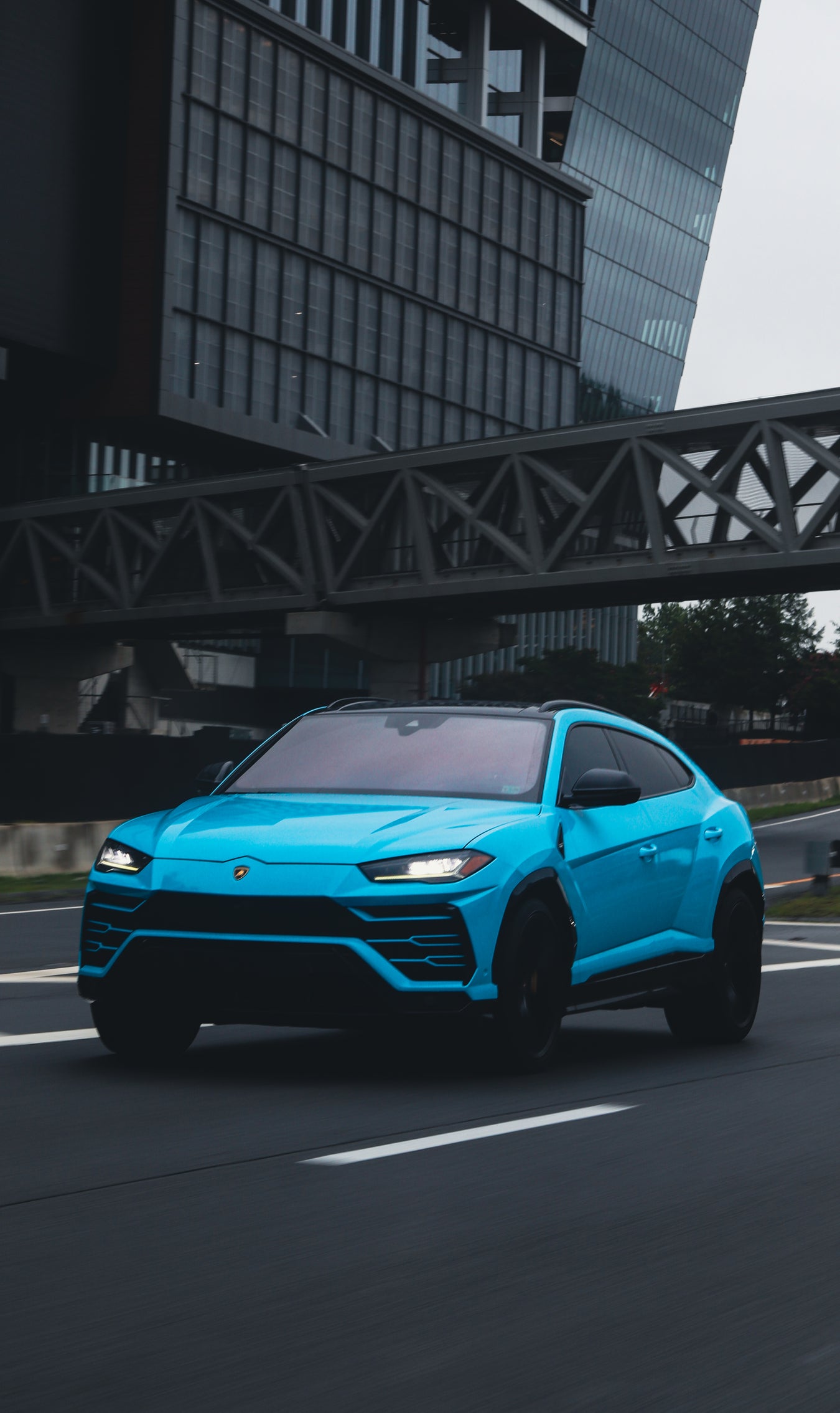 Lamborghini Urus – Blu Cepheus on Nero Ade (Lamborghini Teal Blue on Black)