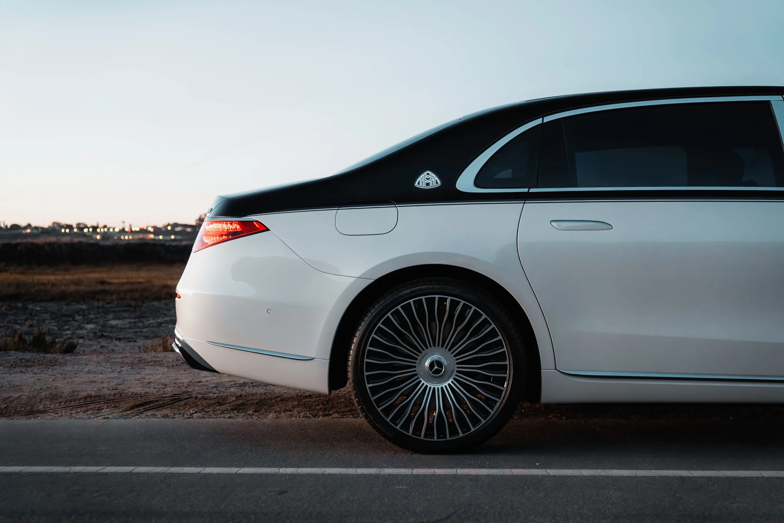 Maybach S580 - MANUFAKTUR Two-Tone Diamond White Bright & Obsidian Black on Black