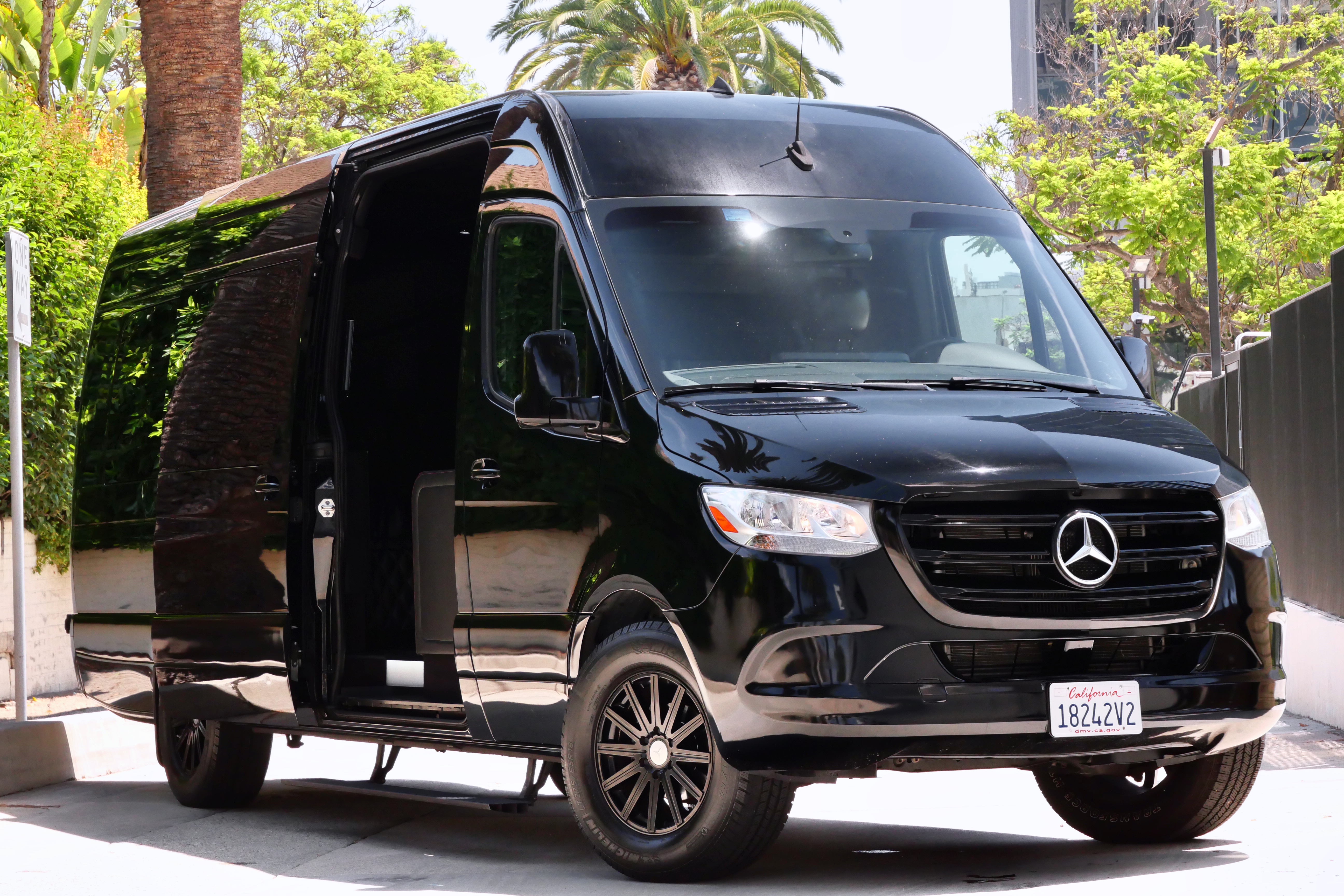 Maybach Metris Sprinter – Black on Black