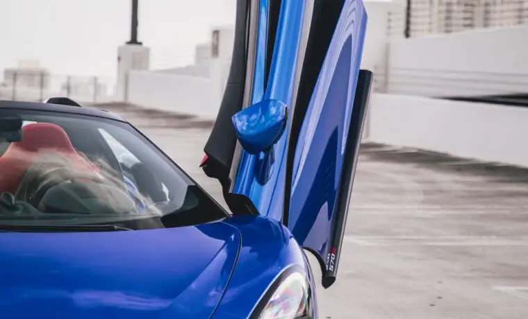 McLaren 570S Spyder – Blue on Red