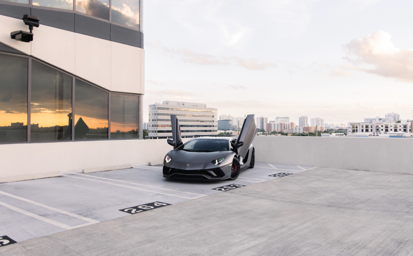 Lamborghini Aventador - Gray on Black & Red