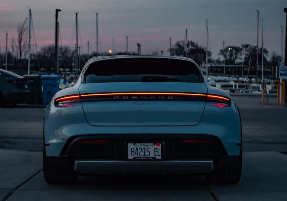 Porsche Taycan - Light Blue on Black 