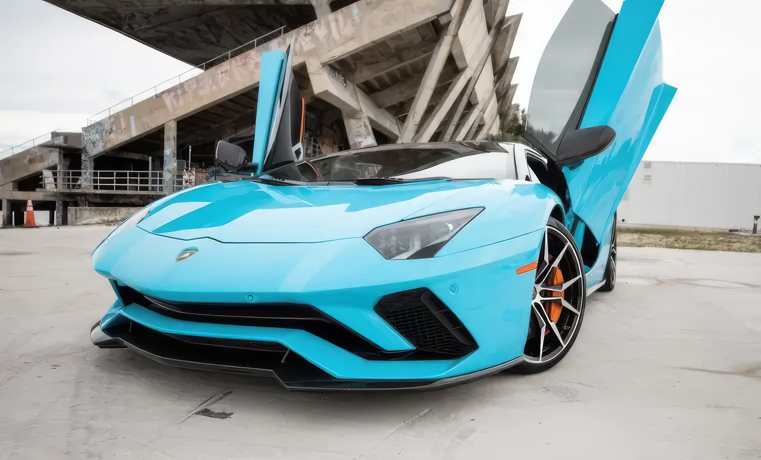 Lamborghini Aventador S Roadster - Blu Cepheus on Nero (Sky Blue on Black)