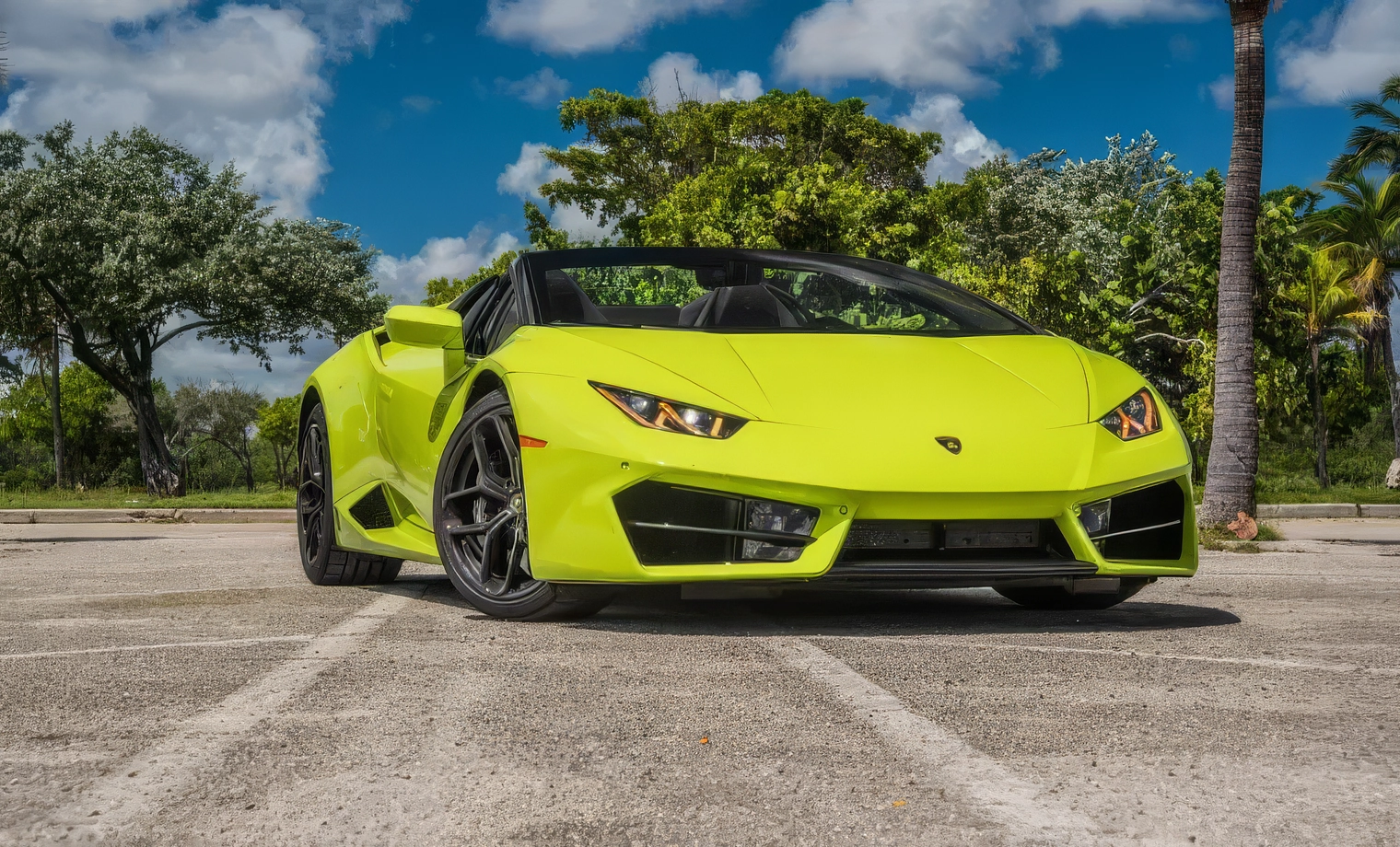 Lamborghini Huracan Spyder – Verde Mantis on Nero (Lamborghini Neon Lime Green on Black)