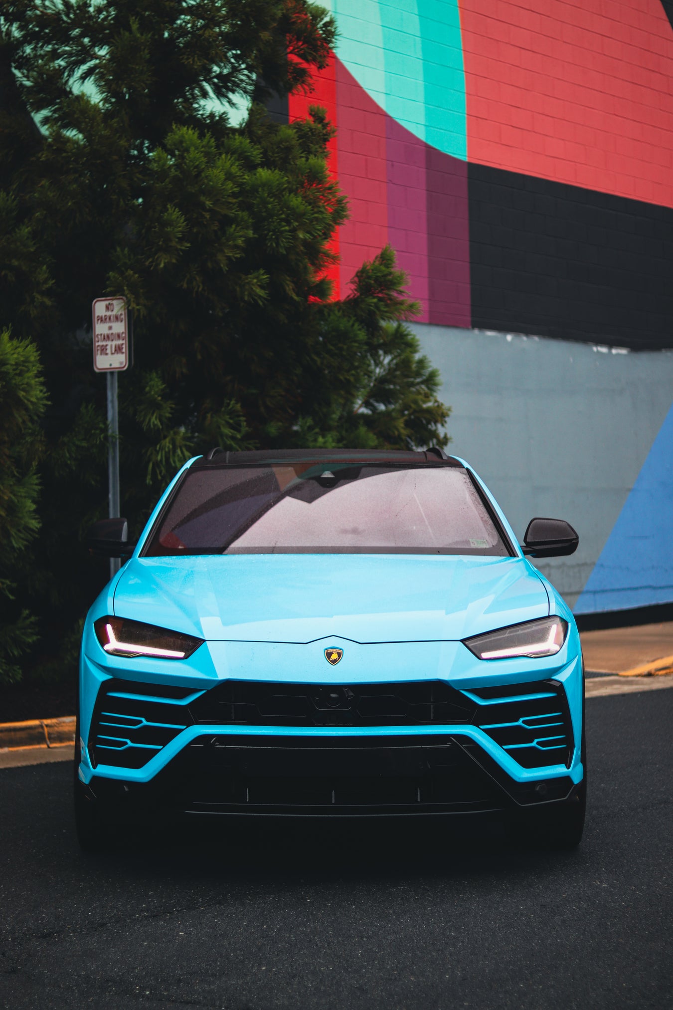 Lamborghini Urus – Blu Cepheus on Nero Ade (Lamborghini Teal Blue on Black)