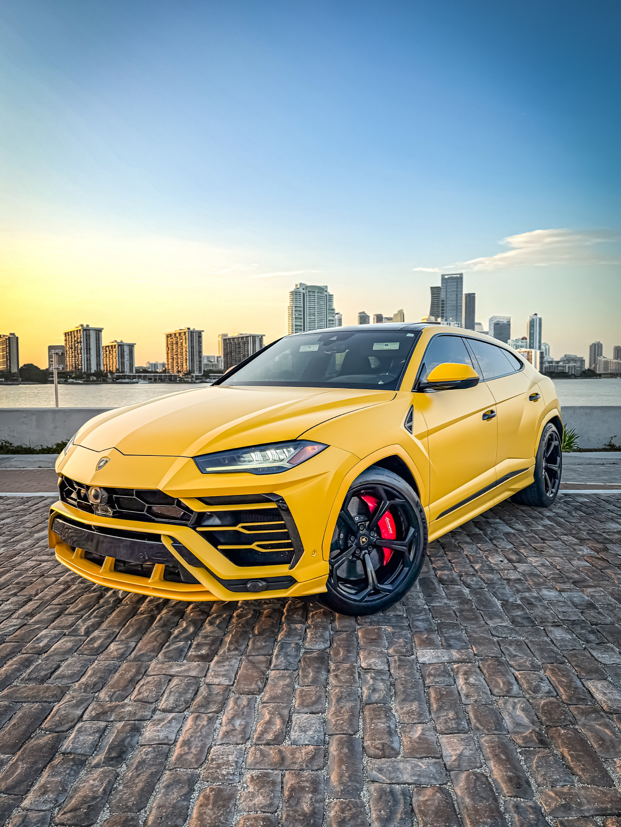 Lamborghini Urus - Yellow on Black & Red
