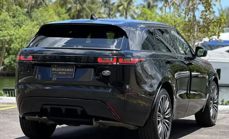 Range Rover Velar – Black on Cream