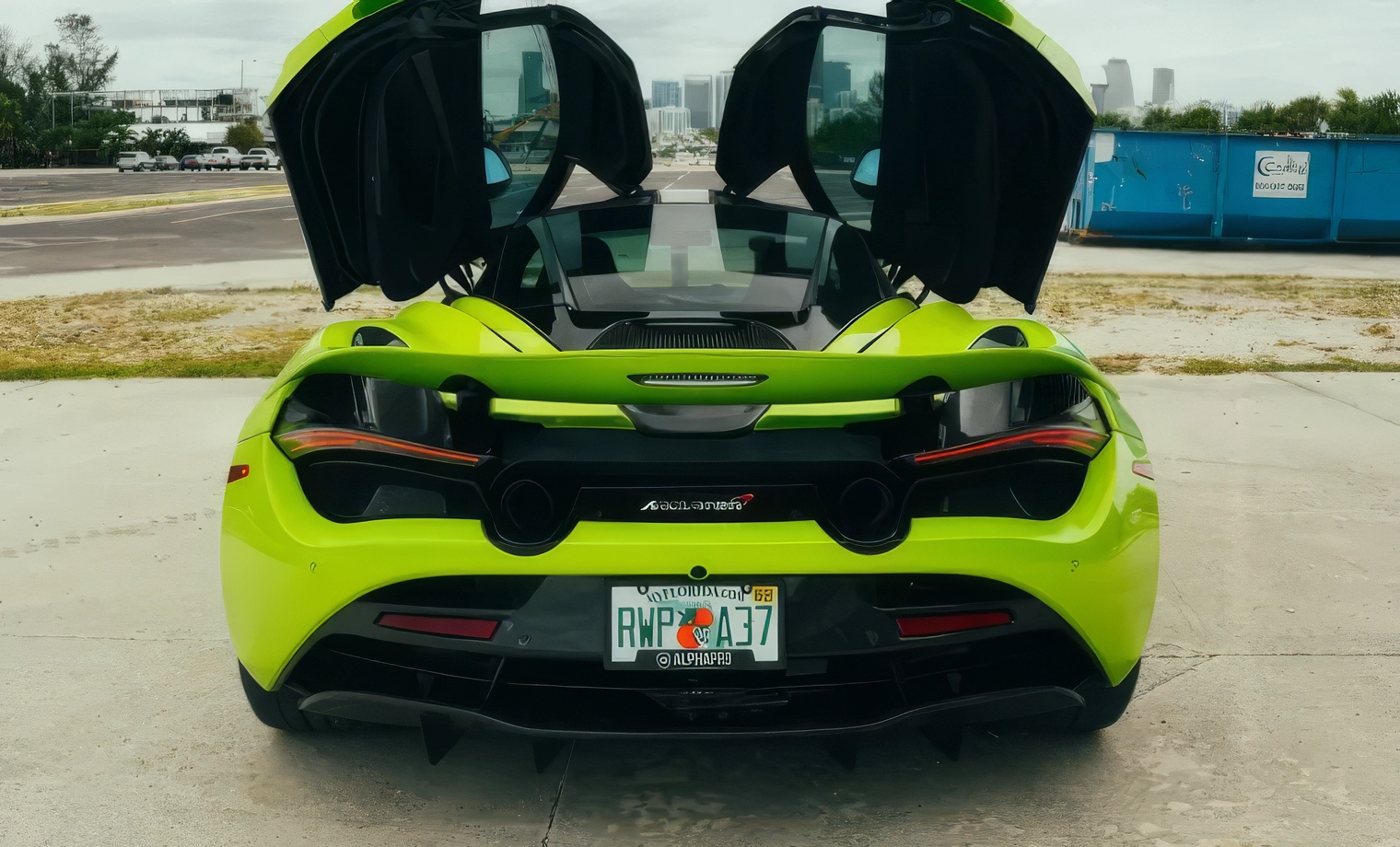 McLaren 720S — MSO Lime Green on Carbon Black