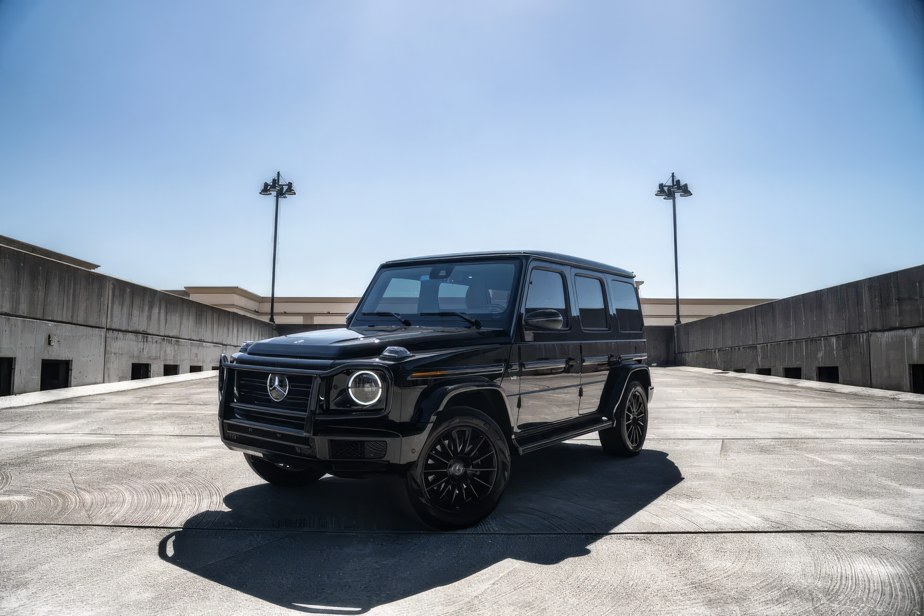Mercedes-Benz G550 - Obsidian Black Metallic on Designo Red