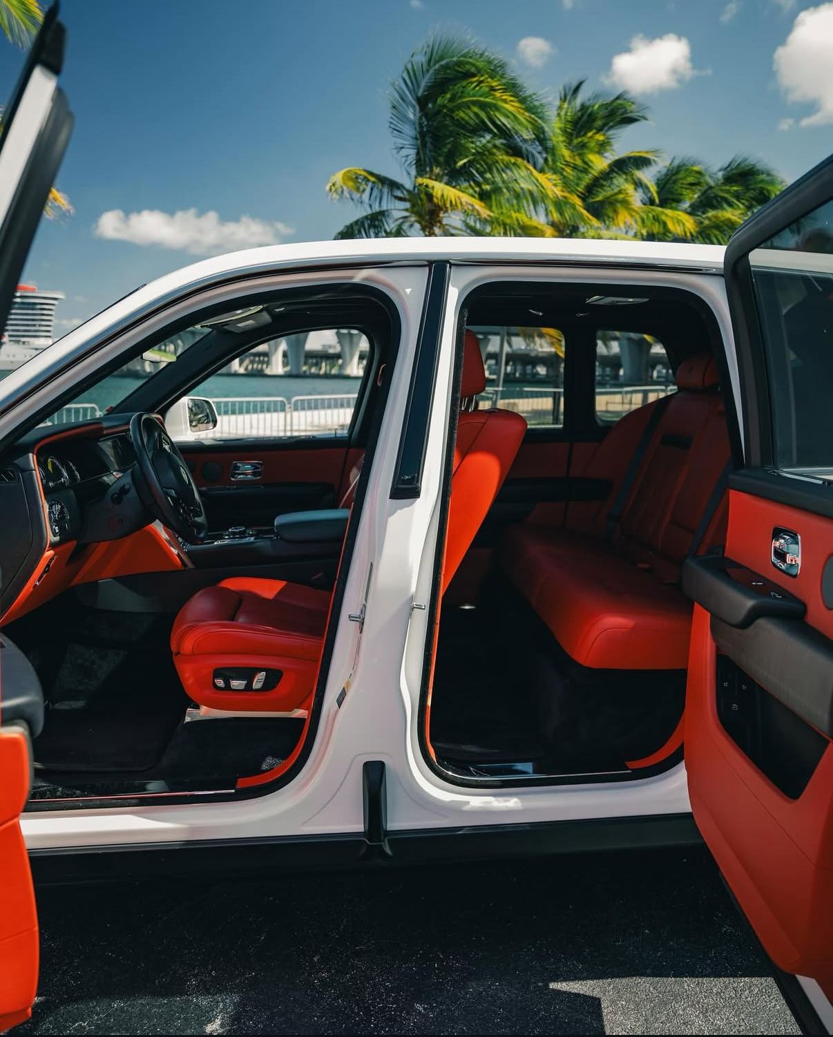 Rolls Royce Cullinan - White 