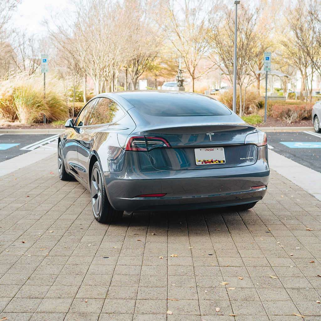 Tesla Model 3 Long Range - Gray on Black