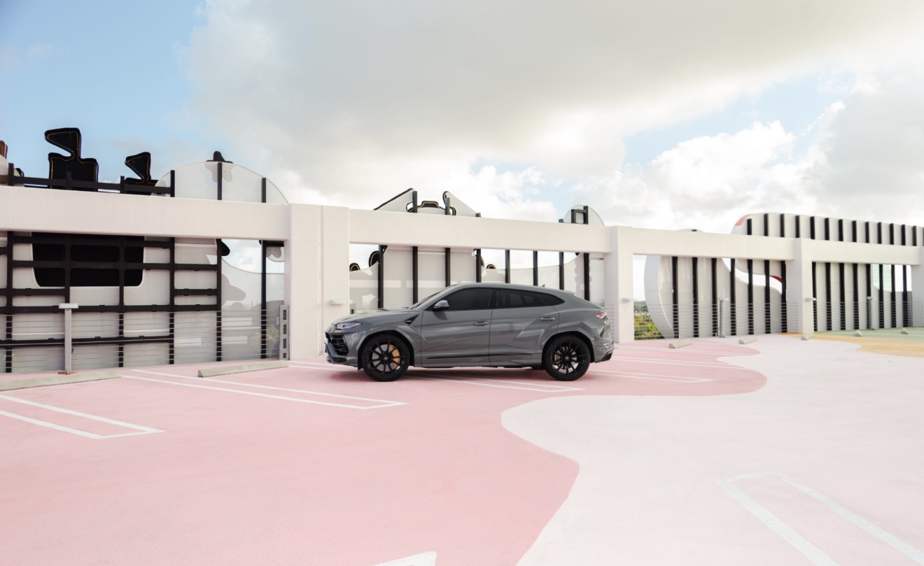 Lamborghini Urus - Grey on Black