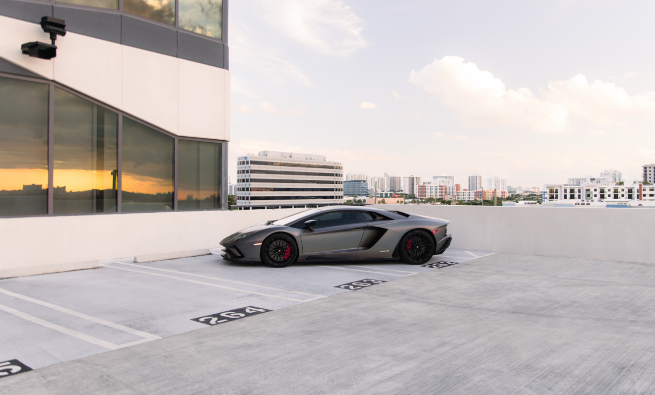 Lamborghini Aventador - Gray on Black & Red