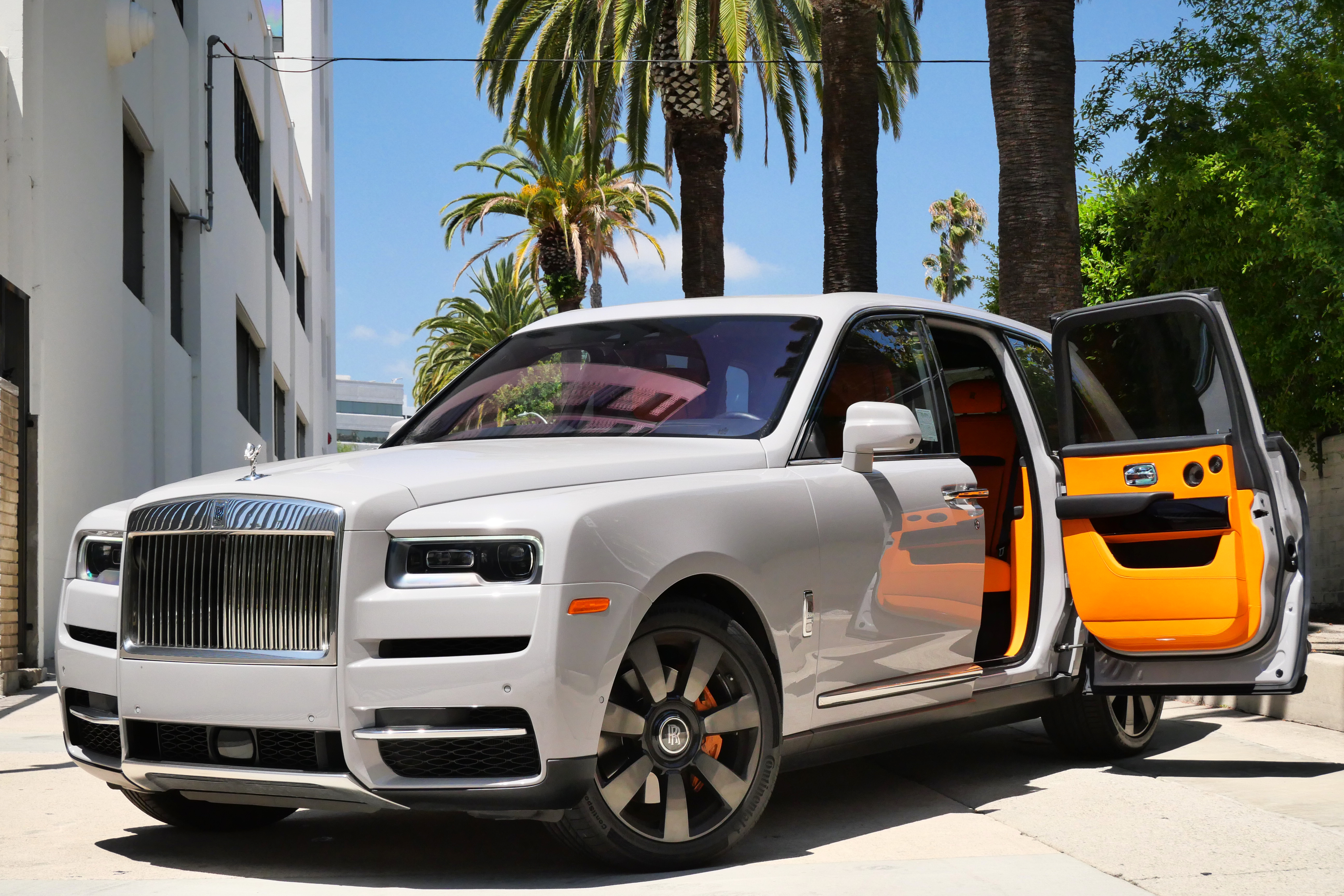 Rolls-Royce Cullinan – White on Mandarin