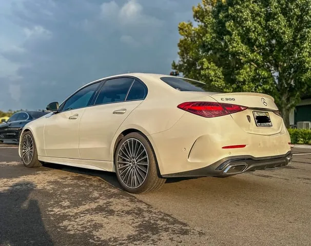 Mercedes Benz C300 AMG - White on Red 