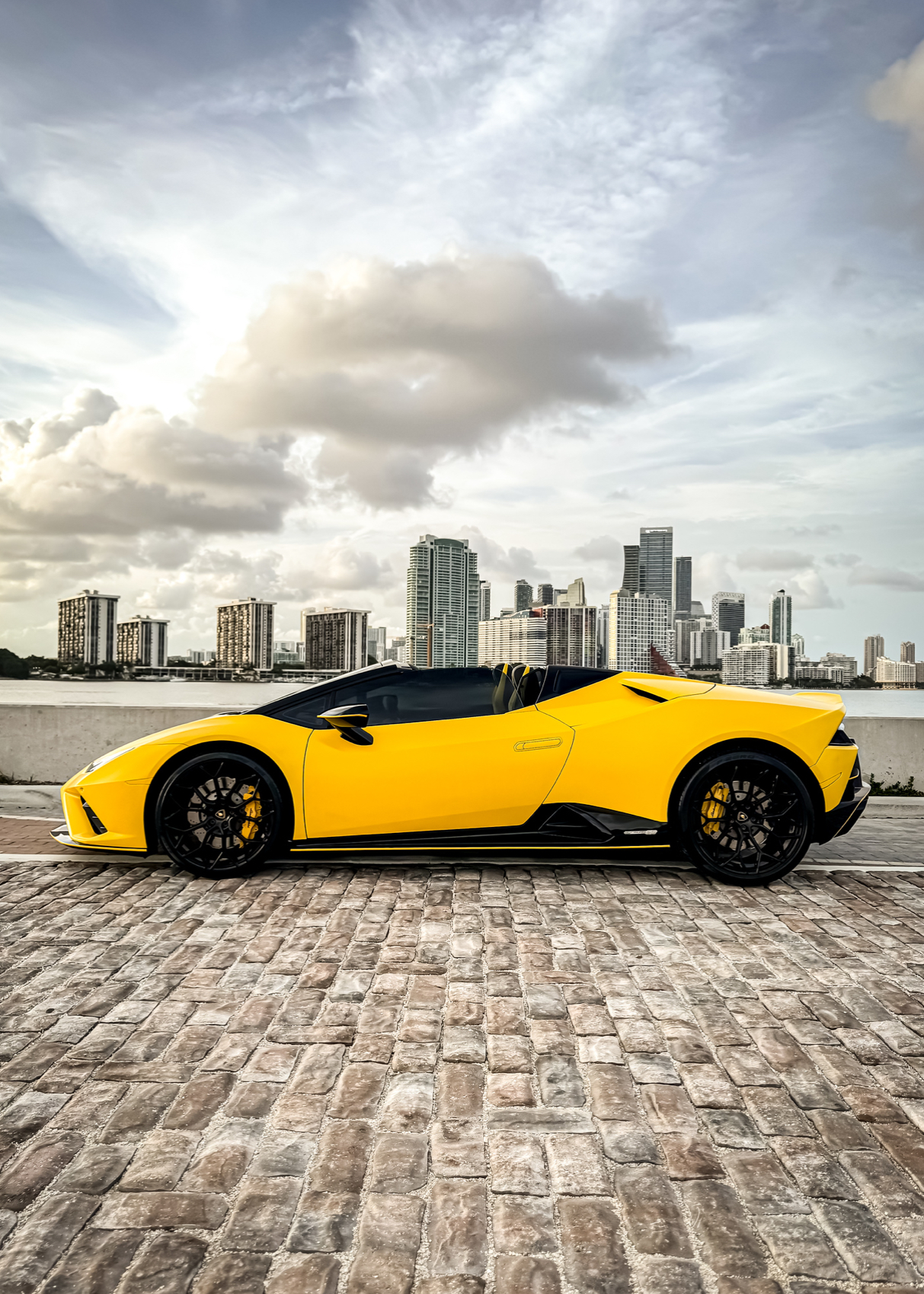 Lamborghini Huracán Spyder - Yellow on Black & Yellow