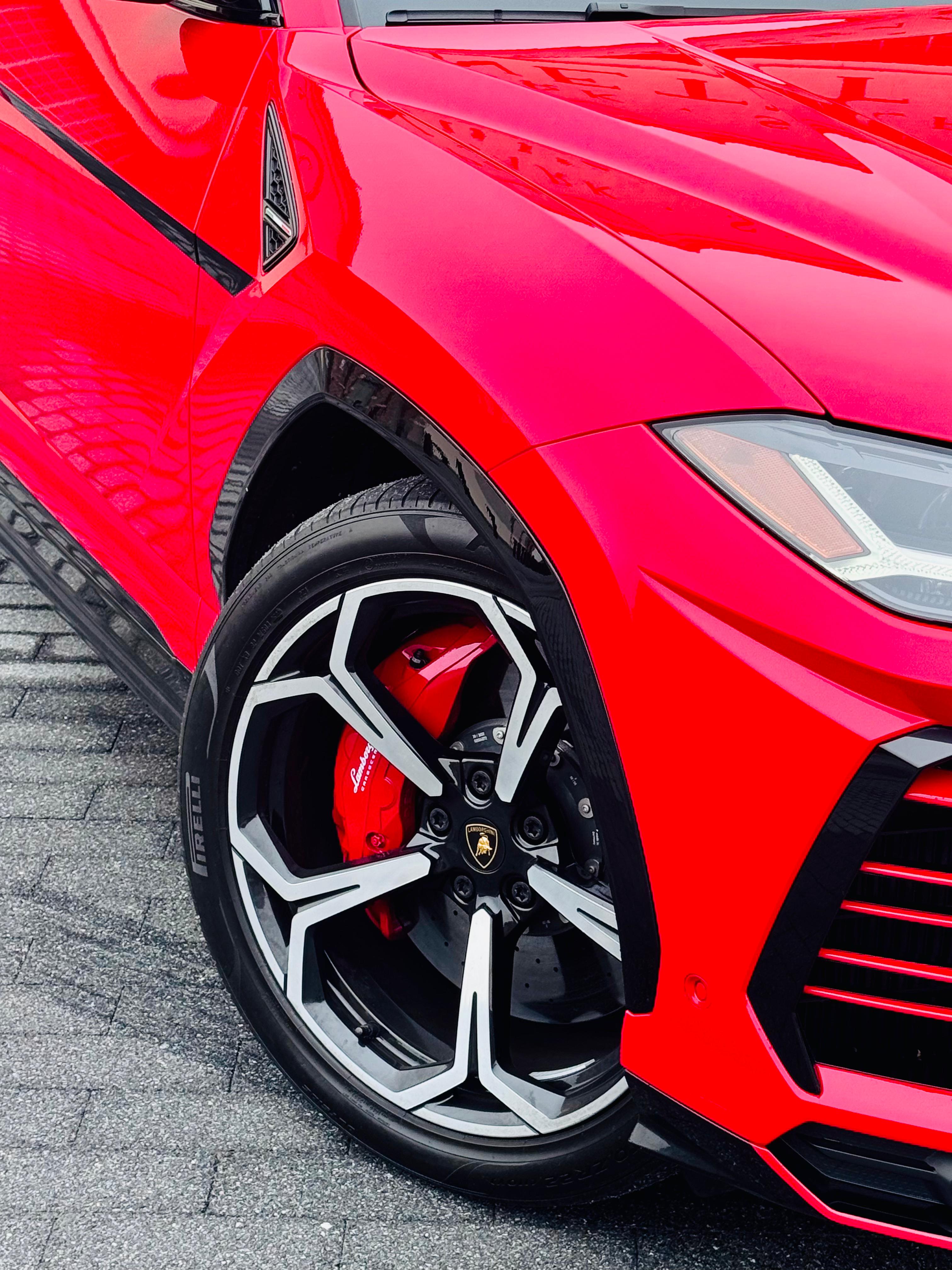 Lamborghini Urus - Red on Black & Red