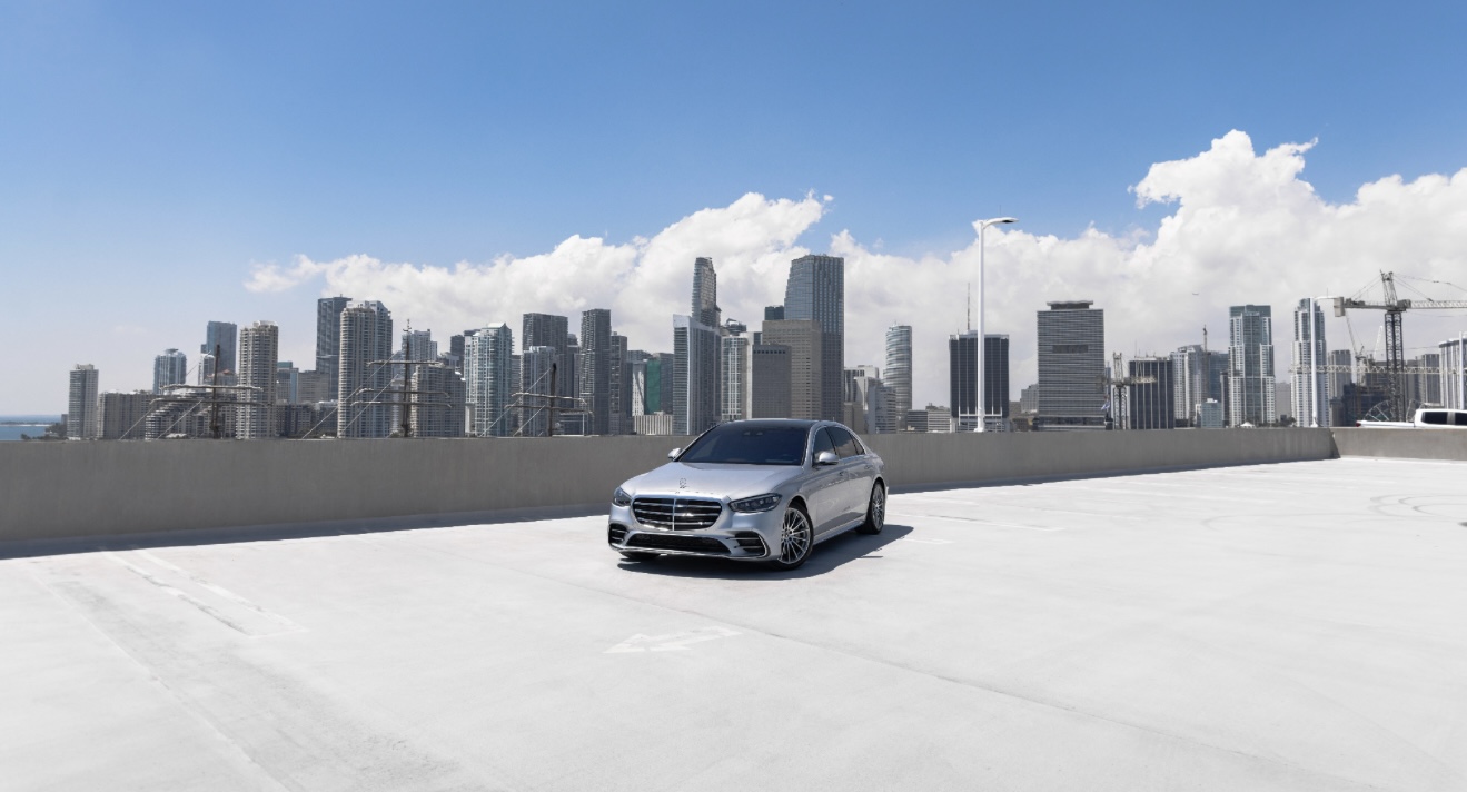 Mercedes Benz S580 - Gray on Black