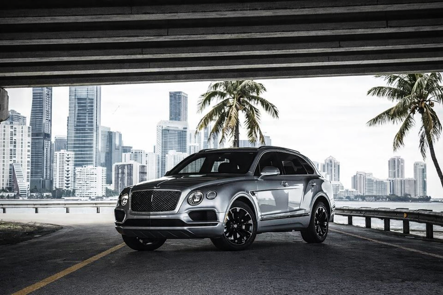Bentley Bentayga – Moonbeam on Beluga