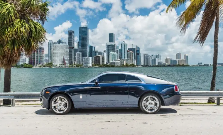 Rolls-Royce Wraith – Blue on White
