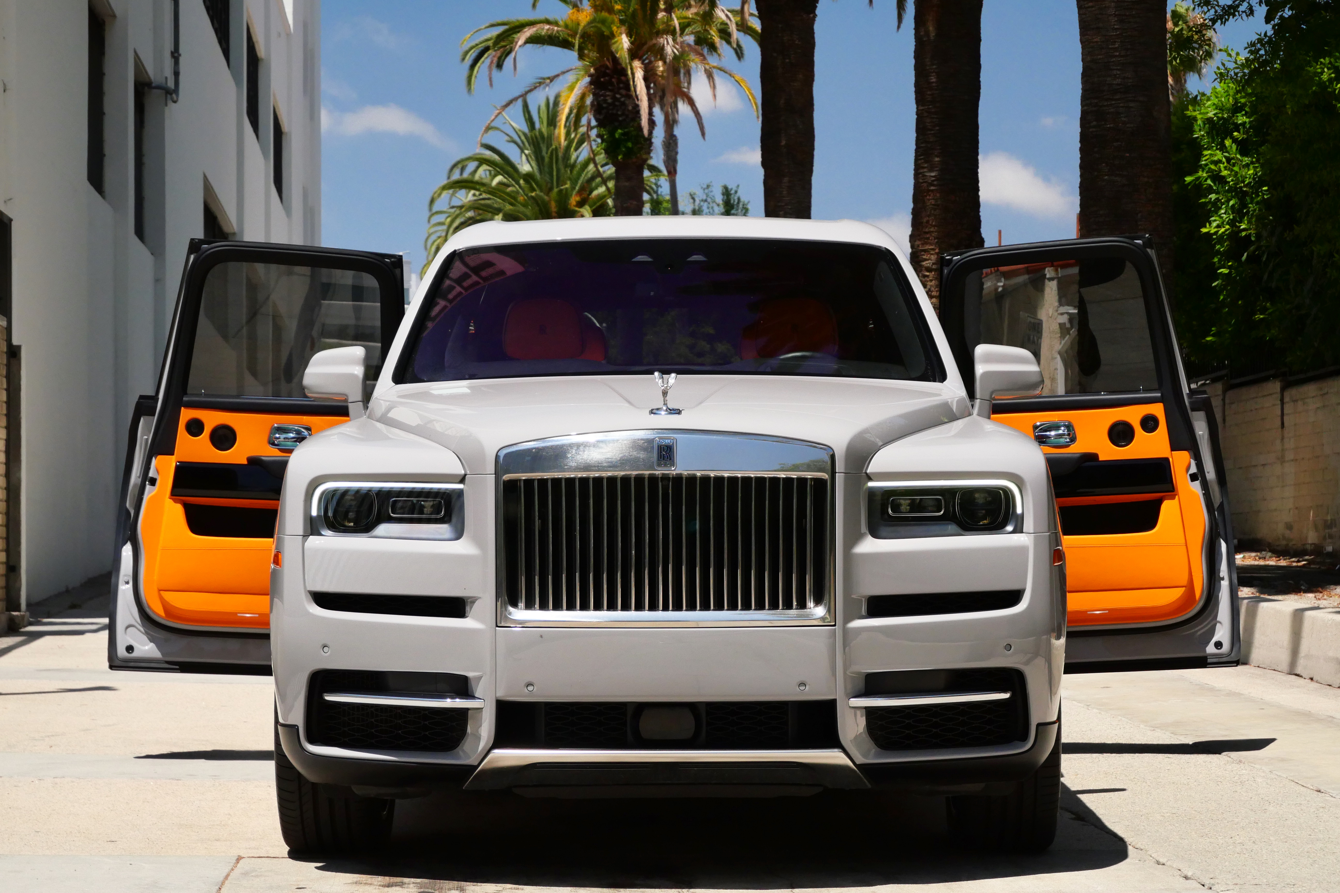 Rolls-Royce Cullinan – White on Mandarin