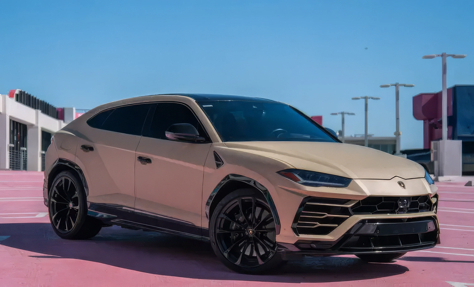 Lamborghini Urus – Sabbia on Nero (Satin Sand Beige on Black)