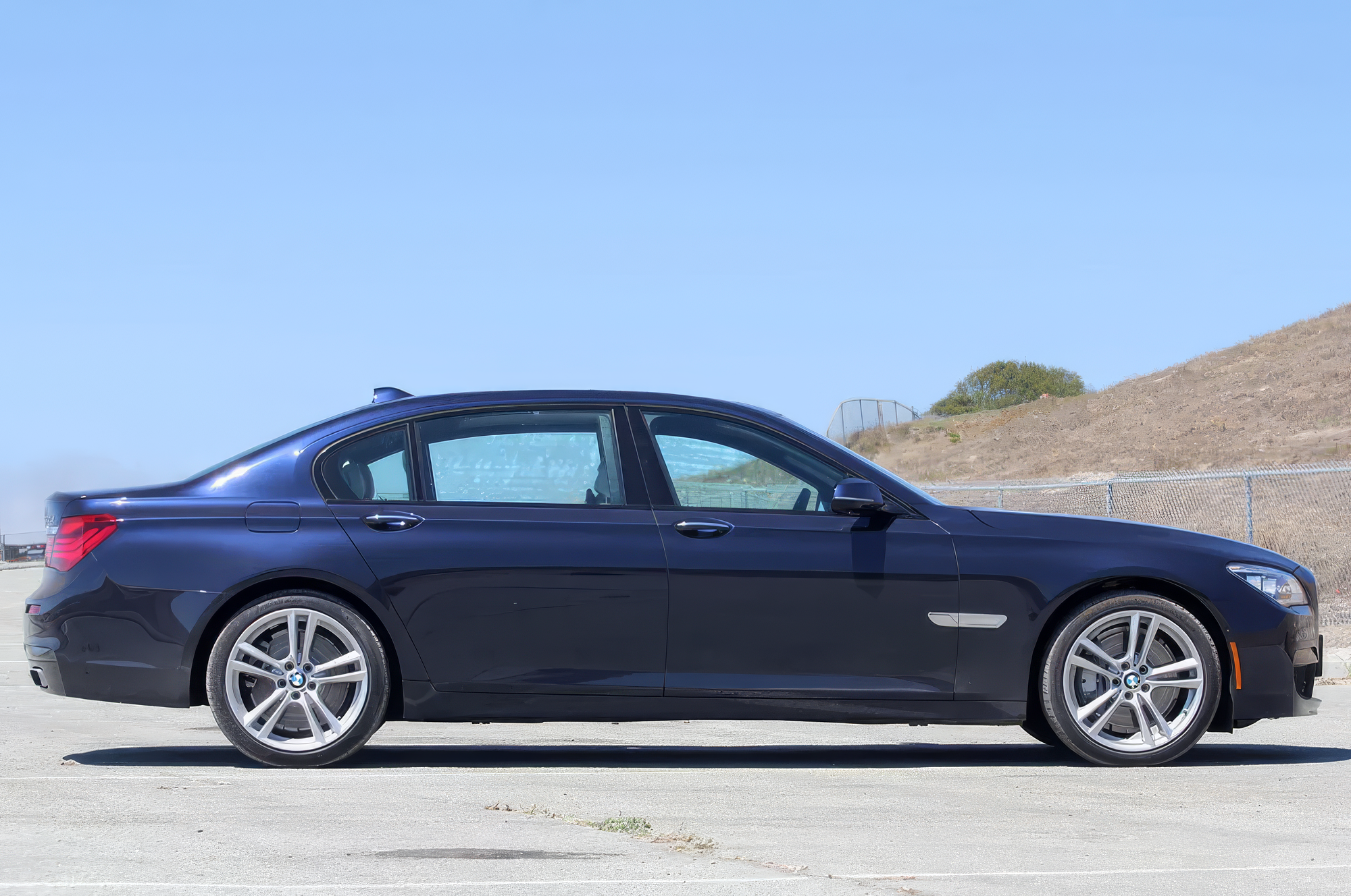 BMW 750LI - Imperial Blue Brilliant Effect Metallic on Ivory White